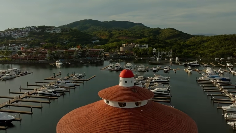 Vista aérea de la marina de Ixtapa Zihuatanejo